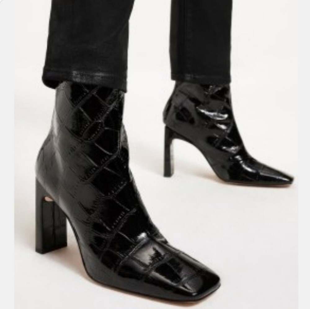 NEW Good American Black Patent Croc Embossed Leather Block Heel Booties 7.5